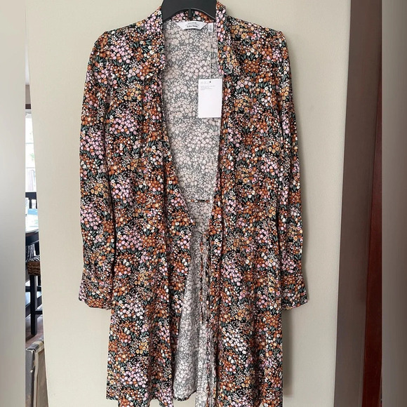 & Other Stories | Wrap Shirt Dress in Dark Floral - Picture 2 of 7